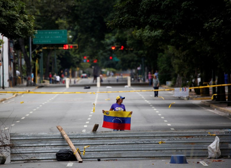 Gran parte de Caracas se paralizó desde ayer, especialmente en el este de la ciudad, pero sectores populares registraron labores normales dada la necesidad de subsistencia. FOTO reuters