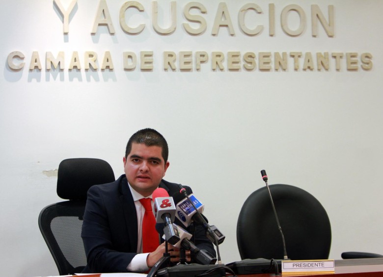 Julián Bedoya dijo que frente a los escándalos que han surgido en su contra por parte de supuestas ‘fuerzas oscuras’, no se apartará de la investigación. FOTO COLPRENSA