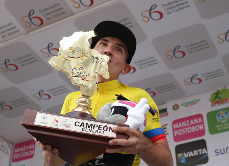 El ciclista santandereano Aristóbulo Cala se coronó ayer campeón de la edición 67 de la Vuelta a Colombia, en la que en un comienzo no figuraba entre los favoritos. FOTO cortesía fedeciclismo