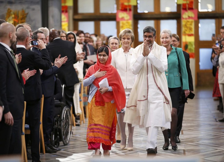 Malala Yousafzai y Kailash Satyarthi recibieron el Nobel en el ayuntamiento de Oslo. FOTO REUTERS