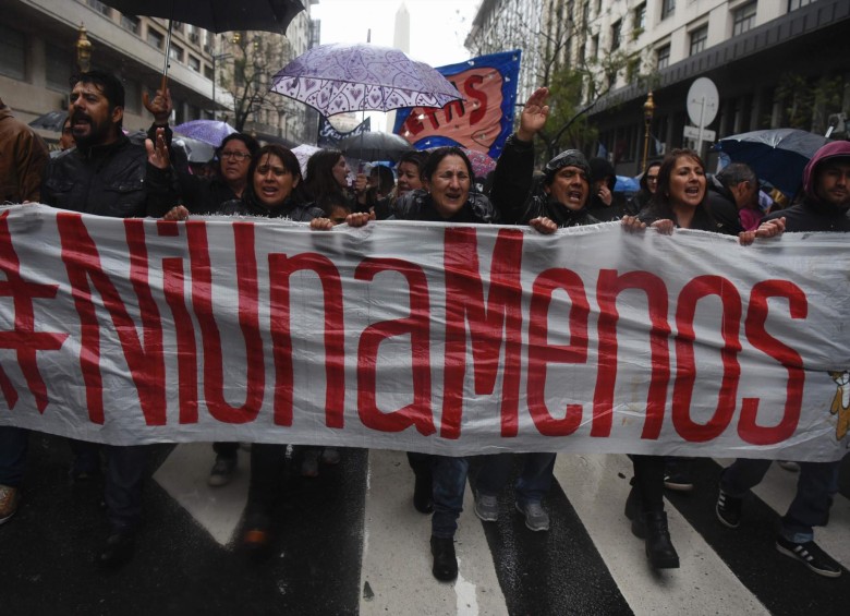 La campaña #Niunamenos nació en Argentina, como respuesta a los casos de violencia, y ahora está en el resto de la región. FOTO afp