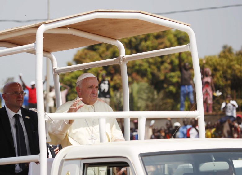 Mientras el Papa Francisco terminaba su viaje por territorio africano, la justicia italiana irá hasta las últimas consecuencias por esta filtración de documentos secretos del Vaticano. Crédito: AP