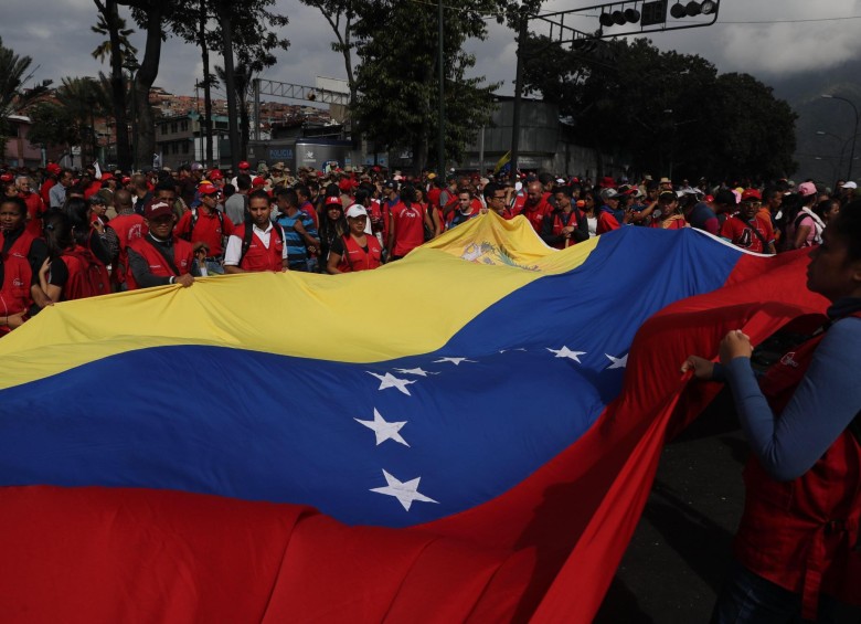 Simpatizantes del chavismo protestan a favor de Nicolás Maduro. FOTO: EFE 