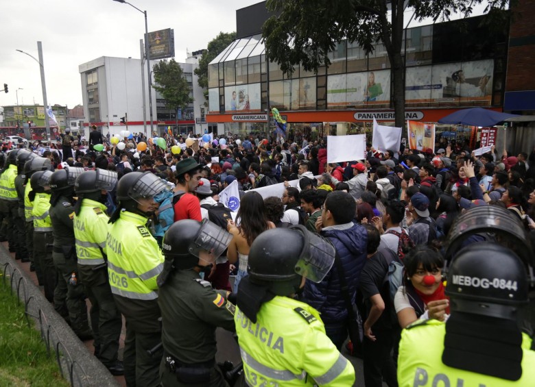 Miles de estudiantes salen a las calles para exigir más recursos para su financiamiento. FOTOS Colprensa 