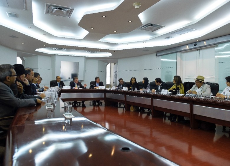 Imagen de la reunión del Gobierno con líderes sociales. Foto: Colprensa-Cortesía