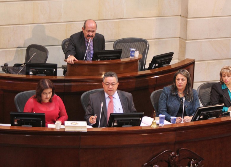 Por tres días seguidos se discutieron en el Congreso los diferentes puntos del trámite de la ley que reglamenta la Jurisdicción Especial de Paz. El próximo lunes continuará. FOTO Colprensa