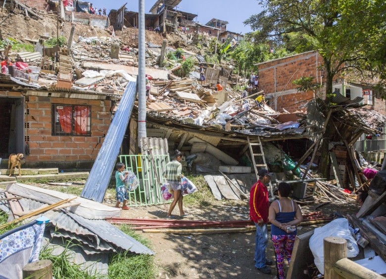 La Alcaldía demolerá casas en riesgo para que no vuelvan a construir allí. FOTO Edwin Bustamante
