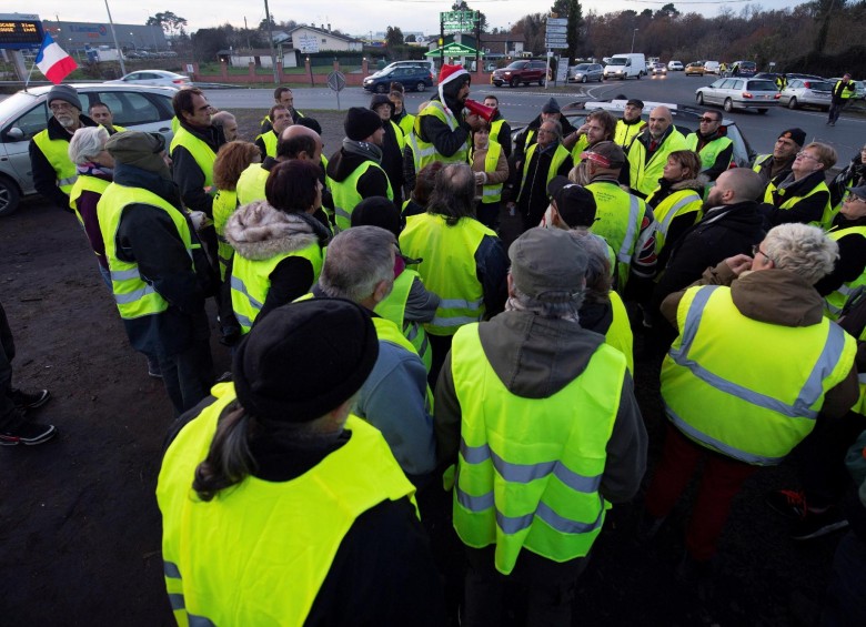 Protestantes en Francia conocidos como chalecos amarillos. FOTO: EFE