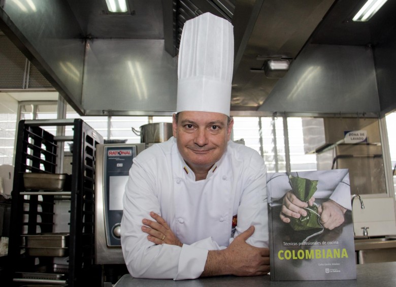 Con el libro Técnicas profesionales de cocina colombiana, el bogotano Carlos Gaviria busca que nos apropiemos de la gastronomía de nuestro país. FOTO CORTESÍA