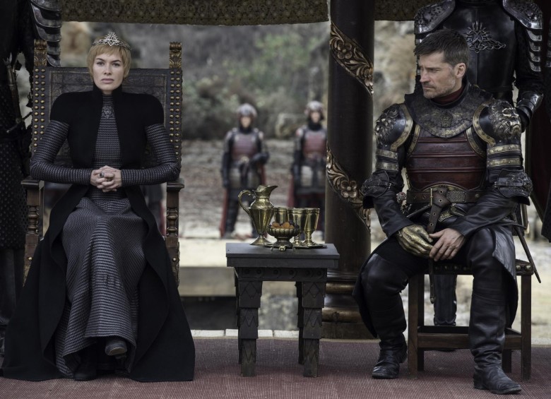 Cersei, en su pose de reina, junto a Jaime. FOTO Cortesía HBO