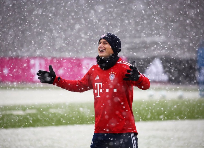 James entrena bajo la nieve para enfrentar al Eintracht Frankfurt