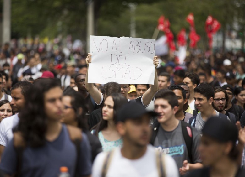 Los estudiantes, que hoy volverán a marchar, esperan que este artículo se caiga en la Conciliación. FOTO Edwin Bustamante Restrepo