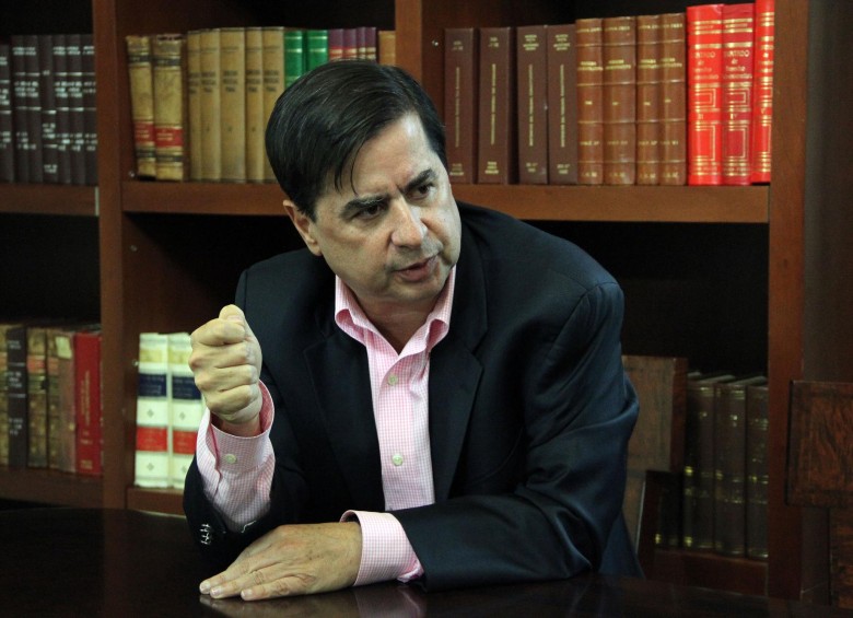 Juan Fernando Cristo, ministro del Interior, realizó las denuncias ante la opinión pública sobre la situación. FOTO COLPRENSA