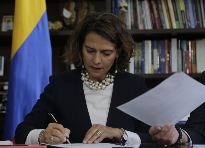 La ministra del Interior, Nancy Patricia Gutiérrez, radicó ante el Congreso el primer paquete legislativo del nuevo Gobierno. FOTO: Colprensa