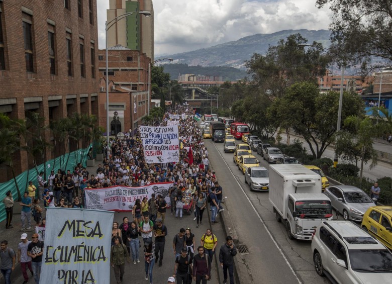 En tranquilidad transcurrió la marcha por la financiación educación superior en Medellín. Foto: Santiago Mesa