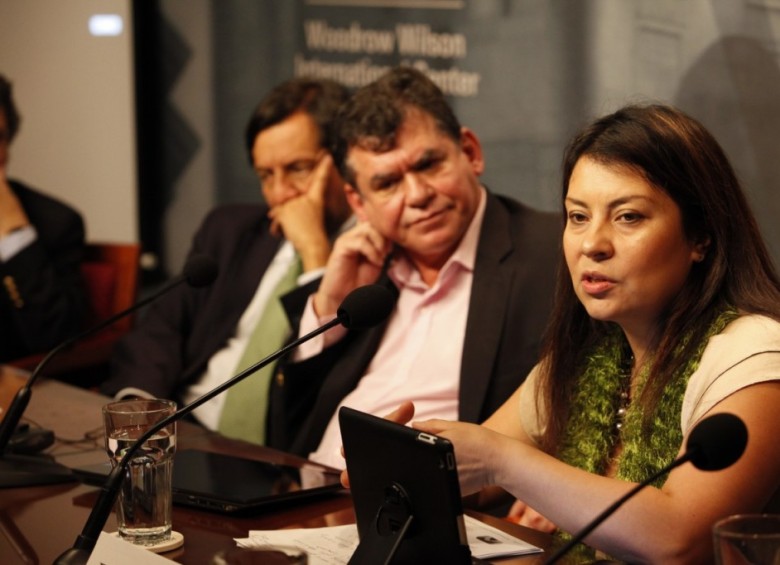 Erika Salamanca, nueva cónsul de Colombia en Estados Unidos, durante un foro en Washington sobre los avances del proceso de paz. FOTO CORTESÍA