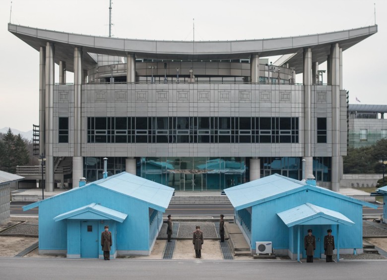 Desde fin de la Guerra de Corea, el símbolo de la división (y de la esperanza de unión futura) entre las dos Coreas es la denominada “Casa de la Paz” en plena zona desmilitarizada. FOTO afp