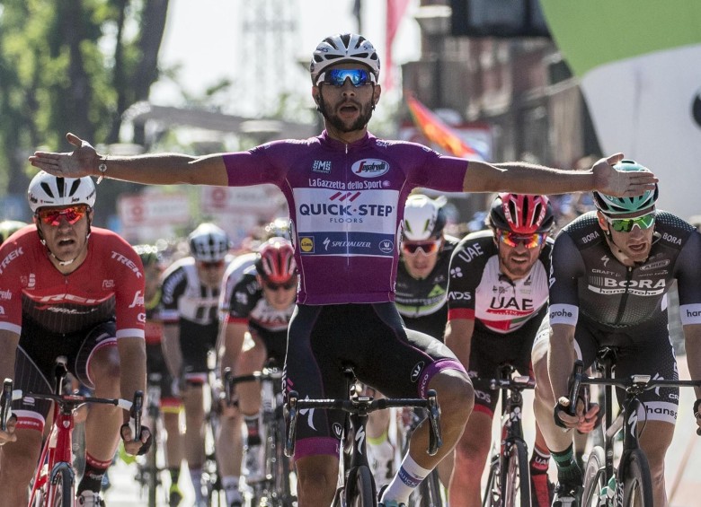 Gaviria celebró este viernes su cuarta victoria en el Giro de Italia. FOTOS EFE Y AFP