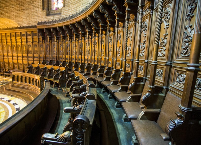 2. Acabados de la silletería del Coro de los Canónigos hecho con miles de trozos de cedro negro. En total son 54 asientos repartidos en mitades iguales a cada lado.