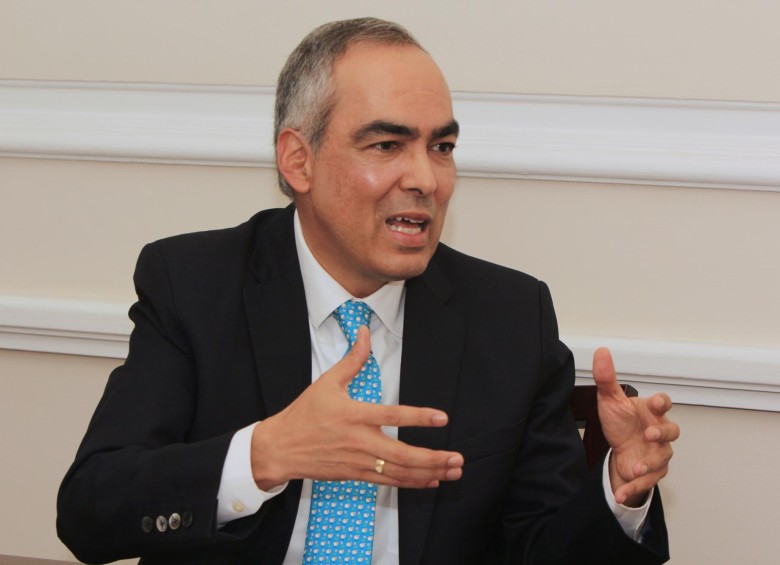 “Se debe repensar la negociación con el Eln y sus prioridades”: Rivera