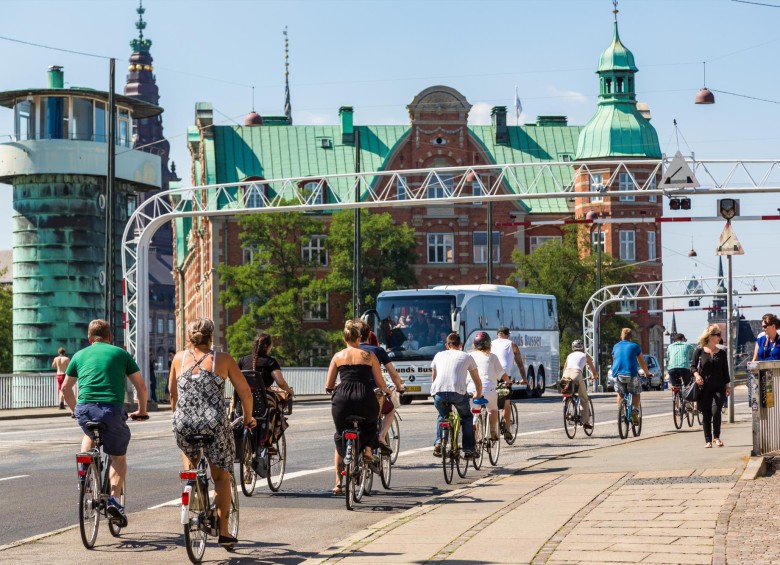 Las bicicletas siguen siendo el signo más evidente de la transformación de Copenhague. La revolución inició en los años setenta. FOTOS sstock