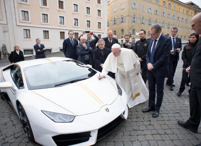 El nuevo carro del Papa. EFE