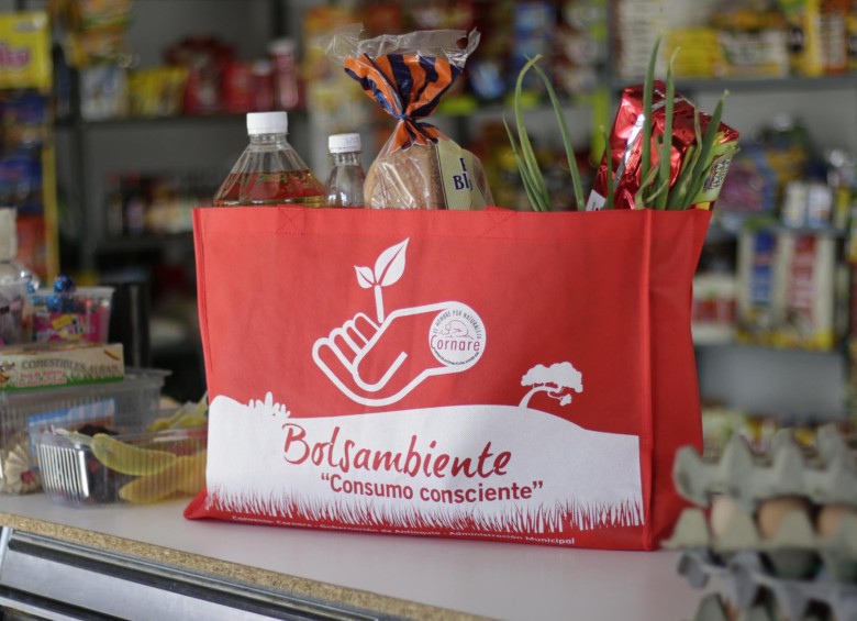 Las Bolsambiente pueden reclamarse en tiendas y supermercados en jurisdicción de Cornare. FOTO Cortesía