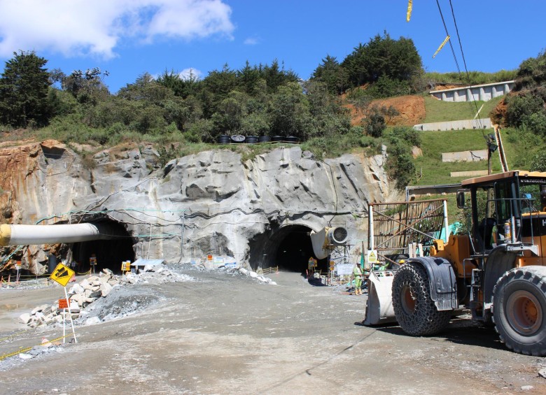 Portal oriental túneles Santa Elena 1 y 2. El proyecto iniciaría operación el 1 de enero de 2019. El tiempo de recorrido entre el Valle de San Nicolás y el Valle de Aburrá se reducirá a 26 minutos.