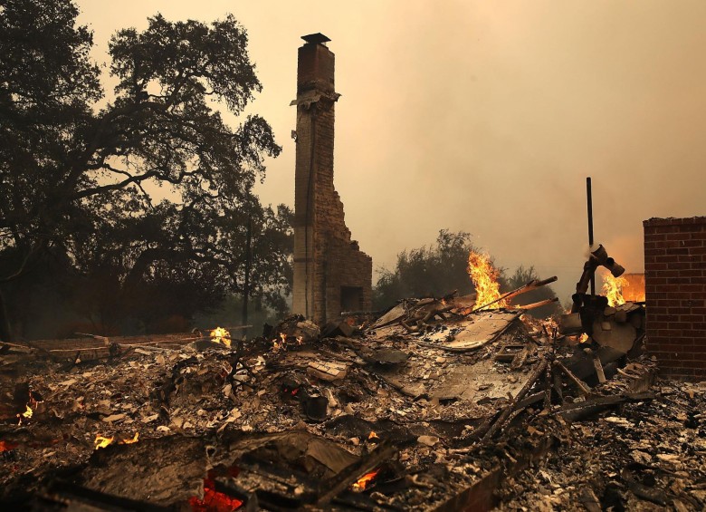 Un muerto y dos heridos graves dejan los devastadores incendios en el norte de California, Estados Unidos, informó el Departamento de Silvicultura y Protección de Incendios del estado. FOTO EFE