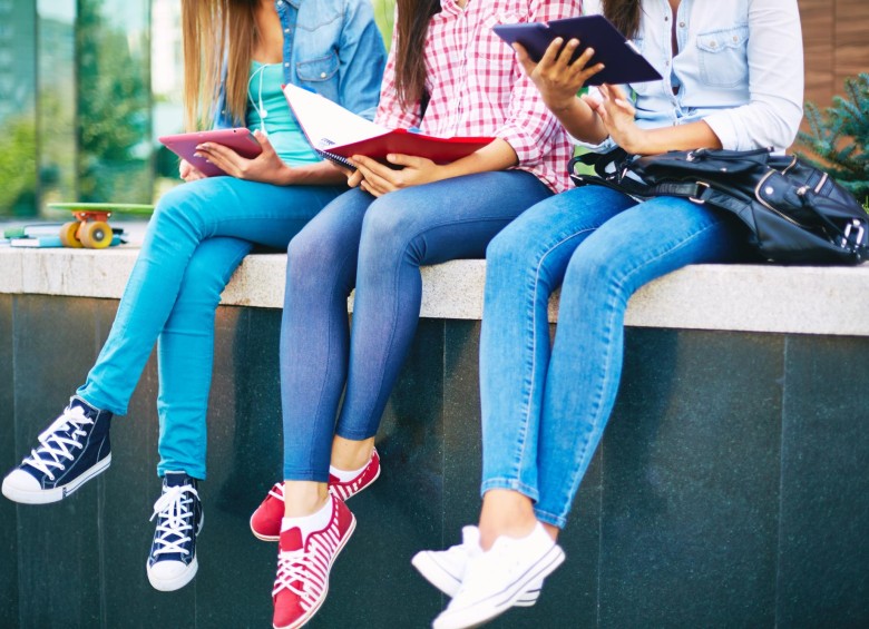 Según la Junta Escolar de Carolina del Norte, Estados Unidos, algunas “chicas corpulentas” fueron víctimas de bulliyng por utilizar jeans ajustados. FOTO Shutterstock