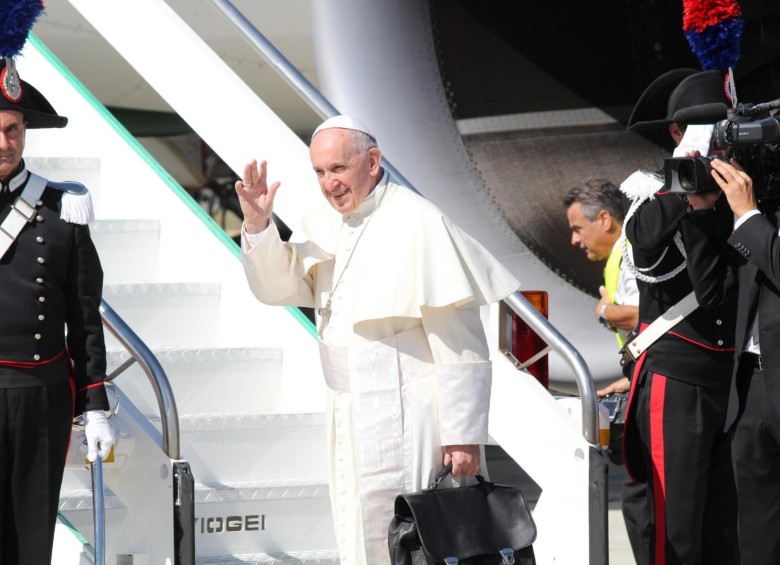 El Papa Francisco llegaría al aeropuerto ElDorado de Bogotá pasadas las 4:00 p.m. FOTO EFE