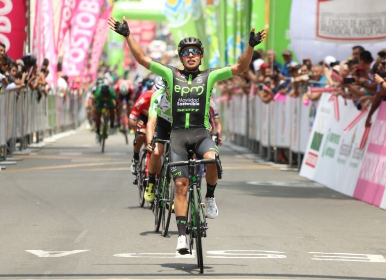 Diego Ochoa le dio el segundo triunfo al equipo EPM en la Vuelta a Colombia que este miércoles tendrá su tercera fracción. FOTO CORTESÍA FEDECICLISMO