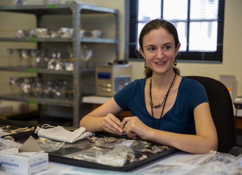 Ashley Sharpe, arqueóloga del Smithsonian Tropical Research Institute. Foto: Sean Mattson | Smithsonian Tropical Research Institute