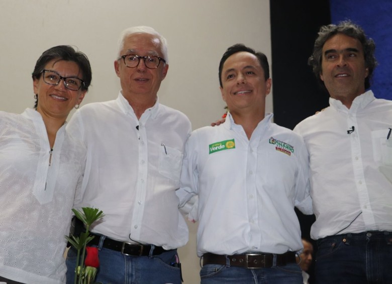 Los precandidatos de la ‘coalición Colombia’ respaldaron la candidatura del alcalde electo, Leonardo Puentes. FOTO colprensa