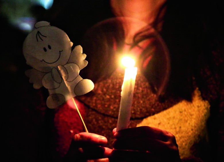 Manifestación en el parque Lourdes de Bogotá por el homicidio de la niña Yuliana Samboní. FOTO DE ARCHIVO COLPRENSA