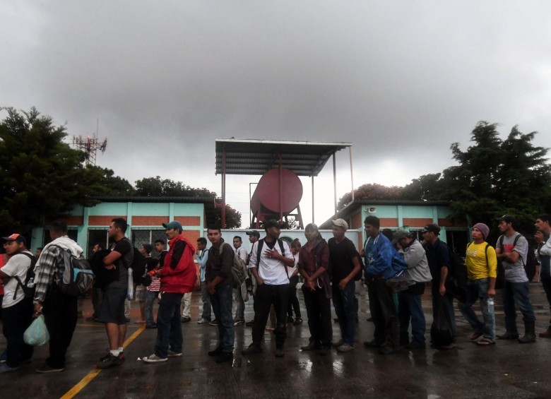 Los migrantes partieron de Honduras y pretenden atravesar Centroamérica caminando hasta llegar a Estados Unidos. FOTO afp