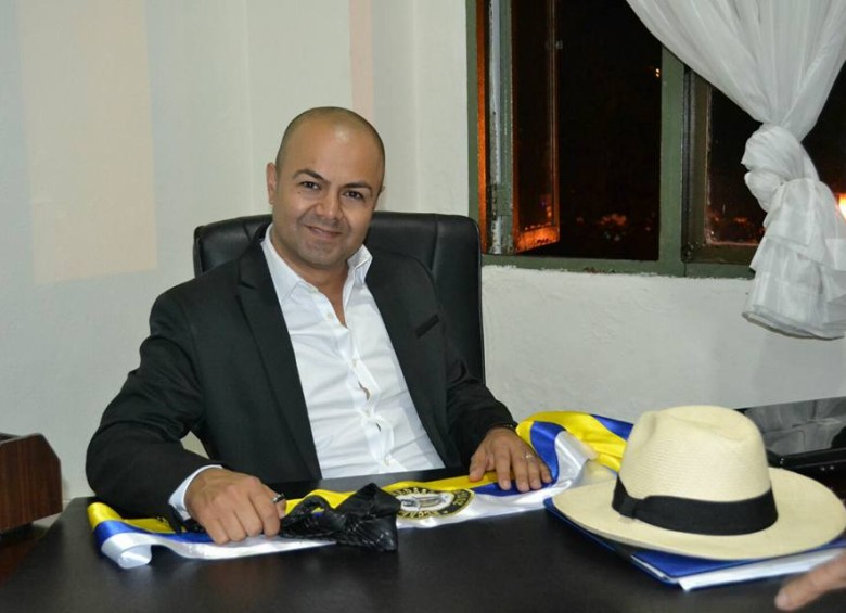 El mandatario Óscar Yonny Zapata (partido de la U) se suma a la alcaldesa (e) de Yopal que ofreció las llaves de la ciudad a Jesucristo. FOTO FACEBOOK Óscar Yonny Zapata 
