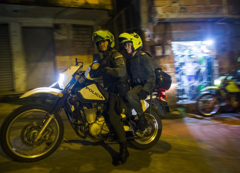 La Policía hace recorridos durante el día y la noche, sin embargo la zozobra no cesa y la comunidad continúa con miedo. Foto: Esteban Vanegas