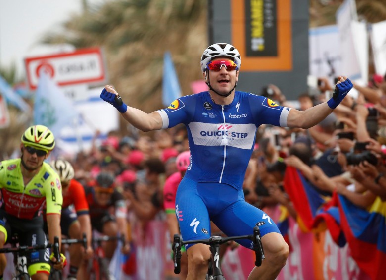Elia Viviani logró su segundo triunfo personal en el Giro de Italia, el primero fue en 2015. FOTO AFP 