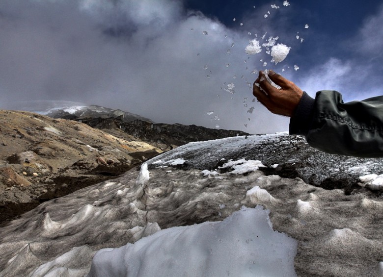 Calentamiento global lleva a la desaparición de los glaciares. Imagen en el nevado del Ruiz. Foto El Colombiano