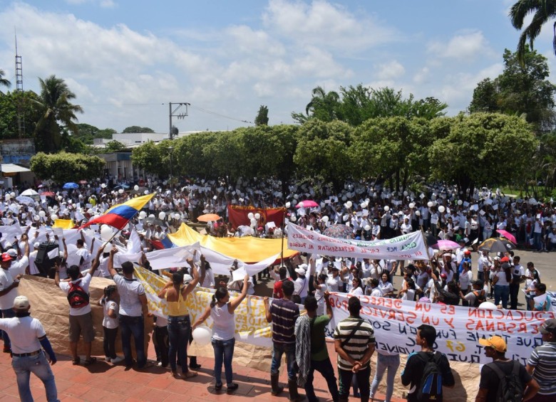 El pasado 21 de abril miles de habitantes de la región de Catatumbo, en Norte de Santander, marcharon por la paz y les exigieron a los grupos ilegales que respeten sus derechos. FOTO Colprensa