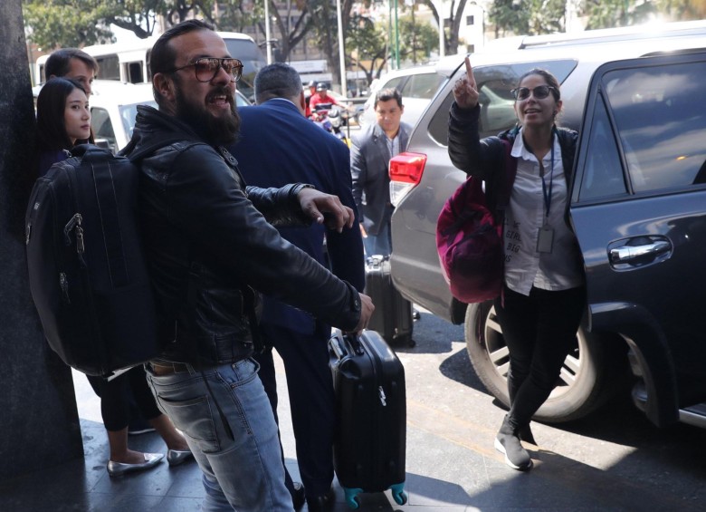 Los periodistas de la Agencia EFE, los colombianos Leonardo Muñoz, Mauren Barriga y el español Gonzalo Domínguez, fueron deportados. FOTO EFE