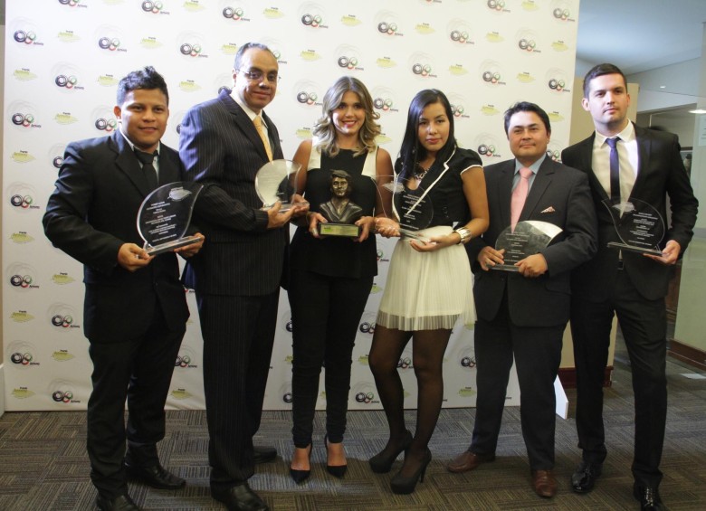 Los ganadores en la categoría profesional de los premios Amway periodismo ambiental 2015. FOTO COLPRENSA