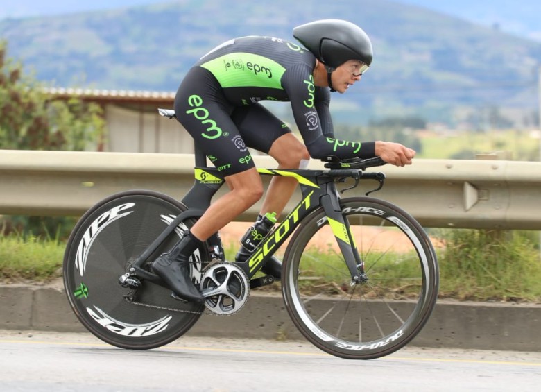 Rodrigo Contreras fue el más veloz en la etapa de ayer que cerró la primera parte de la Vuelta a Colombia, de la que el ecuatoriano Jonathan Caicedo es el líder. FOTO fedeciclismo