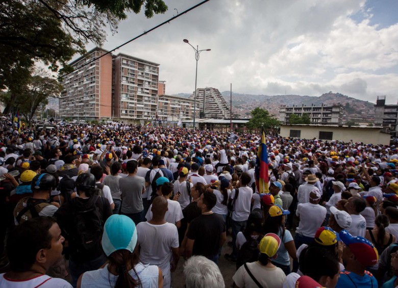 Una nueva marcha de la oposición en Venezuela rindió homenaje a los fallecidos. FOTO EFE