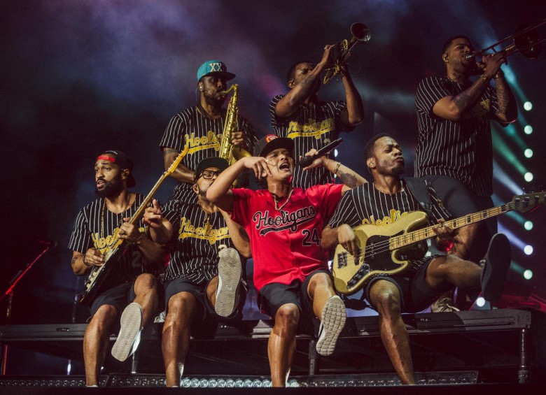 Bruno Mars y los Hooligans, su banda. FOTO Colprensa