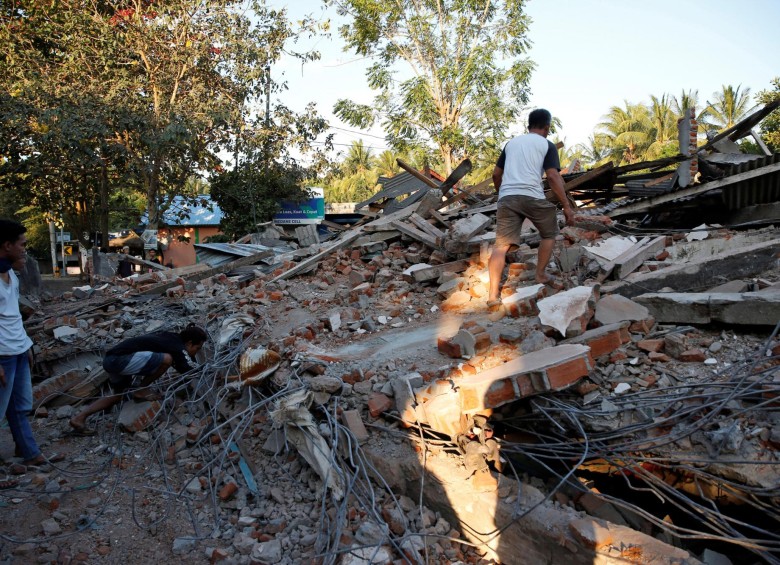 Un temblor de magnitud 6,9 en la escala de Richter dejó 91 muertos en Indonesia. FOTO: EFE