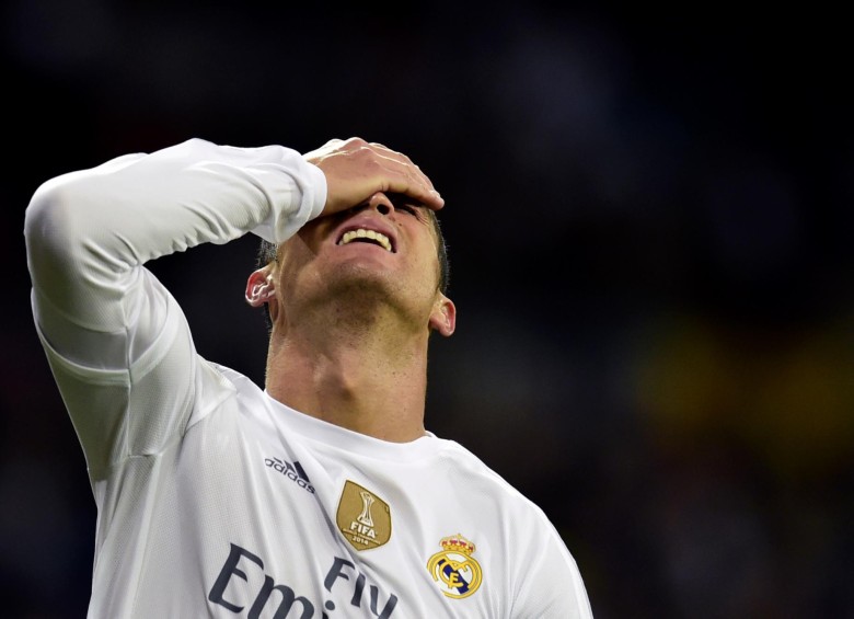 Cristiano Ronaldo no podía creer la superioridad del Barcelona ante su gente y en el Bernabéu. FOTO AFP