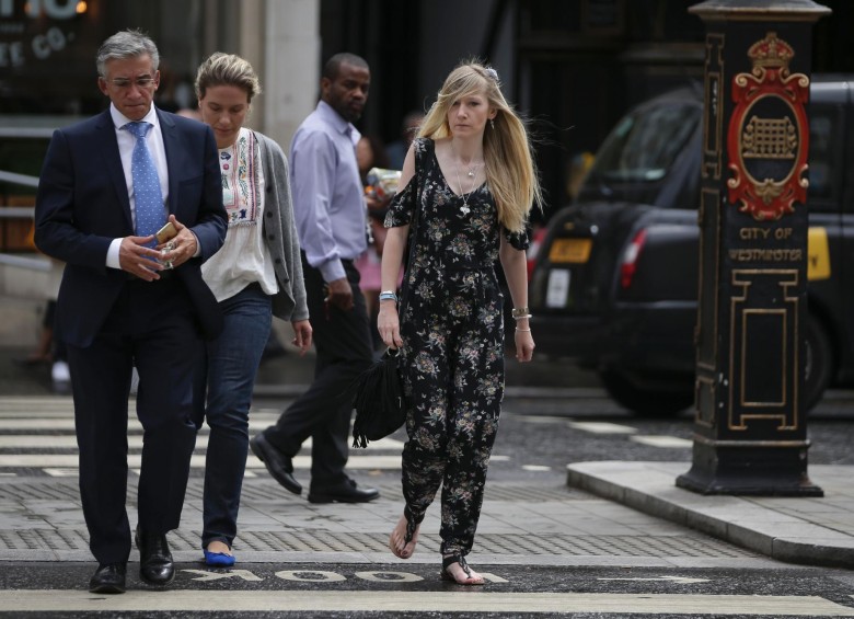 La mamá de Charlie, Connie Yates, llegando a las cortes de justicia de Londres. FOTO AFP