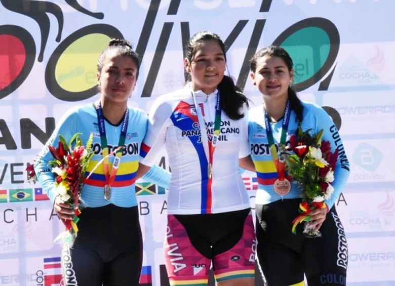 Yesica Hurtado (derecha), con 6 preseas, y Erika Botero (izquierda), con 4, las deportistas más destacadas de Colombia. En el podio, con la boliviana Abigail Sarabia, oro en CRI. FOTO cortesía COPACI